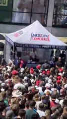 Conmoción en Estados Unidos: balearon a un activista de derecha aliado de Trump