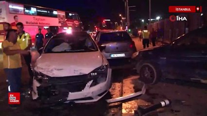 İstanbul Kartal'da kontrolden çıkan otomobil park halindeki araçlara çarptı