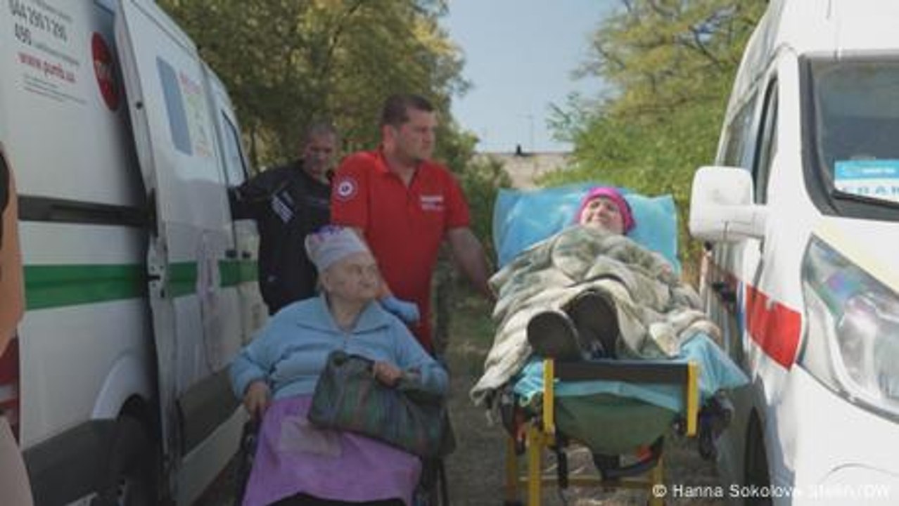 Civilians flee as Russia pressures Ukraine to cede Donetsk