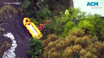 Bushwalkers trapped between rising streams rescued by SES