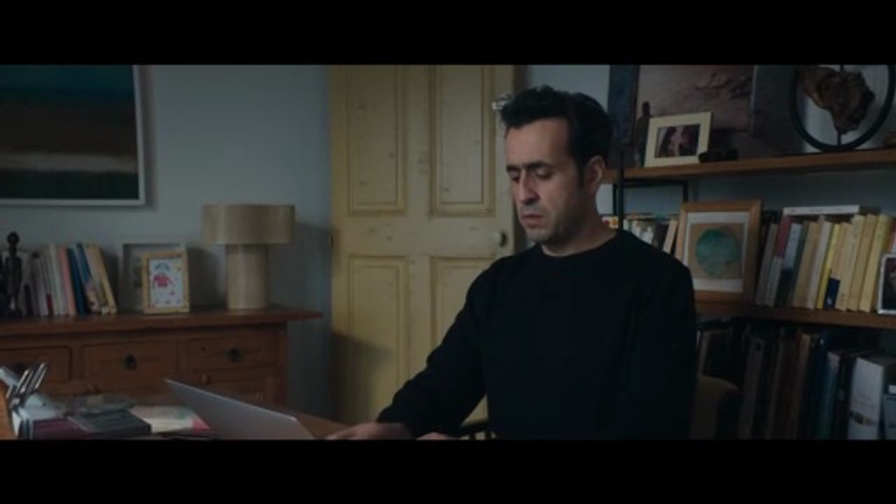 Mit Liebe und Chansons Trailer DF