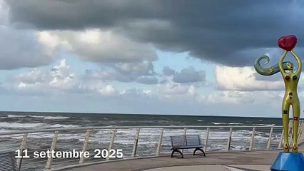 Versilia, la mareggiata che “chiude” l’estate. O forse no?