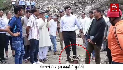 आपदाग्रस्त इलाकों का दौरा कर रहा है 32 साल का ये डीएम, पैदल चलकर पहुंच रहा ग्राउंड जीरो