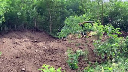 Opening a Difficult Path in the Mountain with a D6R XL Bulldozer