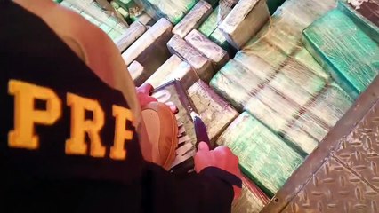 MG: PRF encontra quase 300 kg de drogas em fundo falso de semi-reboque