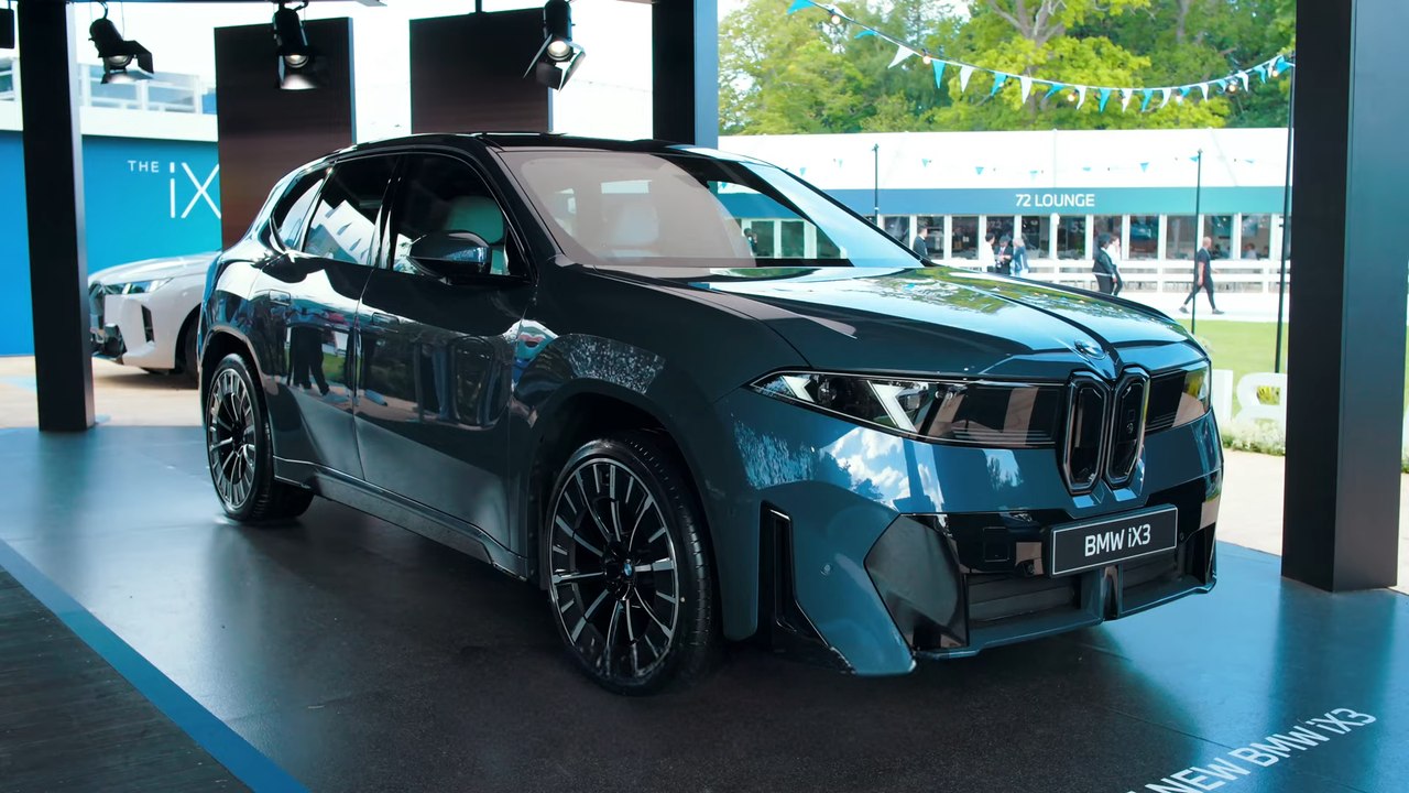 2026 BMW iX3 50 xDrive mit M Sport Paket – Großbritannien-Premiere in Ocean Wave Blue!