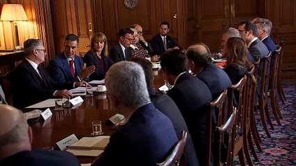 CIS mantiene al PSOE como primera fuerza, nueve puntos por encima del PP