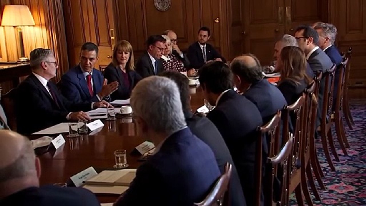 CIS mantiene al PSOE como primera fuerza, nueve puntos por encima del PP