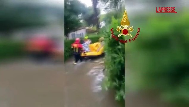 Maltempo Friuli, 30 persone evacuate da un camping allagato: le immagini