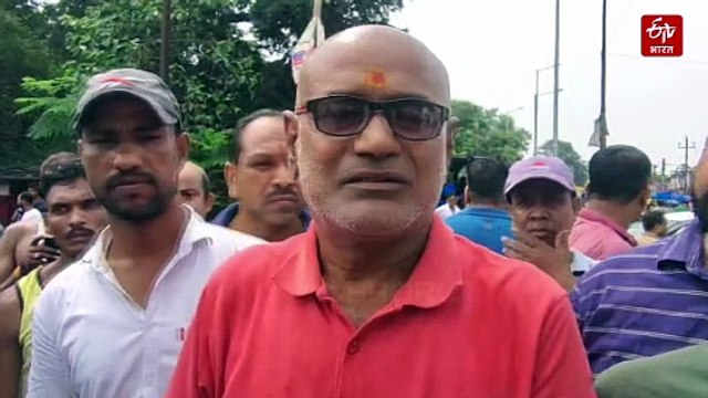 दंपती की सड़क दुर्घटना में मौत, आक्रोशित लोगों ने किया रोड जाम