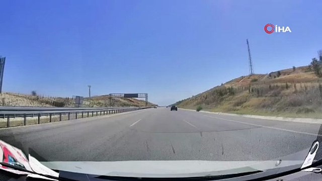 Dinlenme tesisinde unuttuğu arkadaşını almak için ters yönde ilerleyip trafiği tehlikeye attı