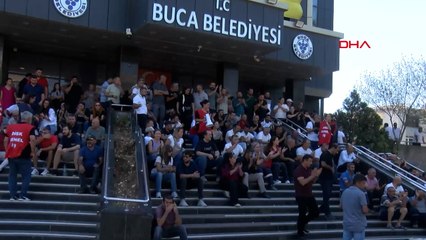 Buca Belediyesi’nde işçiler belediye binasını işgal etti: Alın terimizin karşılığını talep ediyoruz