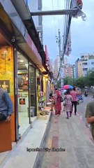 ফ্রেন্ডদের শত সমস্যা দেখলে নিজের সমস্যাই ভুলে যাই 🤯 তাই তার ডিপ্রেশন কমাতে নিয়ে গেলাম মিরপুর ৬০ ফিটের বিখ্যাত ☕ চা-ওয়ালাতে, সাথে 🍜 Momos আর 🍗 চিকেন খাওয়াতে!এরপর তার পকেট থেকেই বিলটা রেখে দিলাম 😂😂 হাসি আর গল্পে কাটলো দারুণ একটা সন্ধ্যা 😍✨-Ispontha