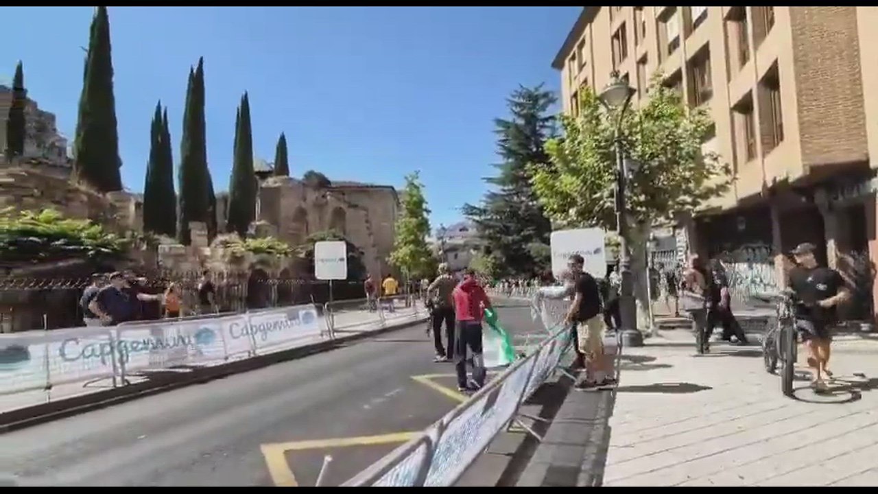 La situación es de tensión máxima en La Vuelta: así fue la secuencia de la violenta doble detención