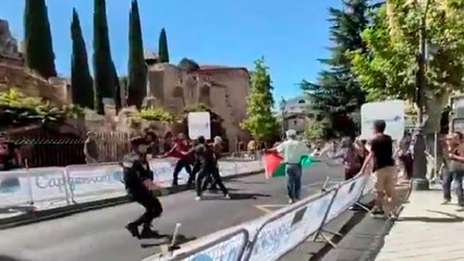 La Policía ha detenido a dos activistas propalestinos que querían interrumpir la crono de La Vuelta en Valladolid