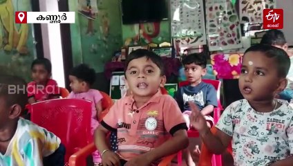 'വിട്ടേടാ..ഞാനും പാടട്ടെ'; സംഘഗാനത്തിനെത്തി അടിയായി, ഒടുക്കം കൂട്ടായി പാട്ടവസാനിപ്പിച്ചു: VIDEO