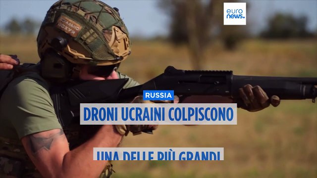 Russia, l'Ucraina colpisce una delle principali raffinerie di petrolio causando esplosioni e incendi