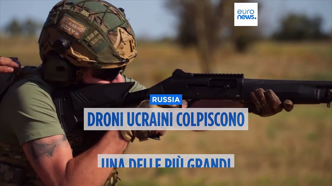 Russia, l'Ucraina colpisce una delle principali raffinerie di petrolio causando esplosioni e incendi