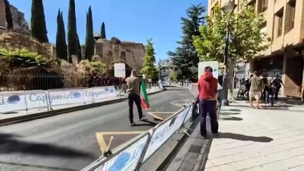 Así intentaron dos manifestantes cortar la carrera en Valladolid