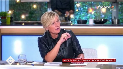 "Ma mère est très fan" : Dany Boon raconte la drôle de demande faite par sa mère durant le tournage du film Regarde (VIDÉO)