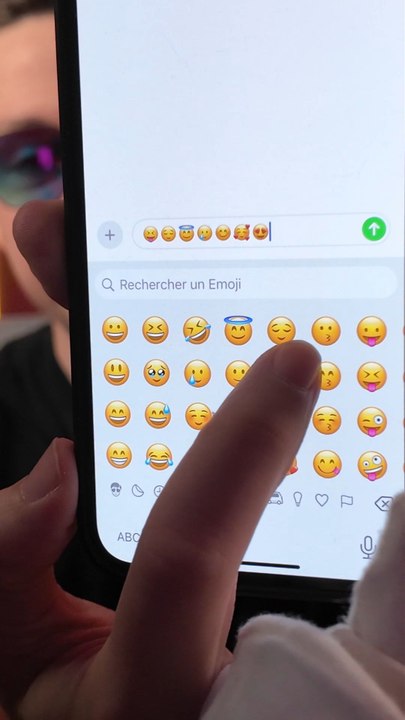 Arrête d'envoyer tes emojis comme ça ! #astuce #astuces #tips #tipsandtricks #smartphone #téléphone #tech #astucetech
