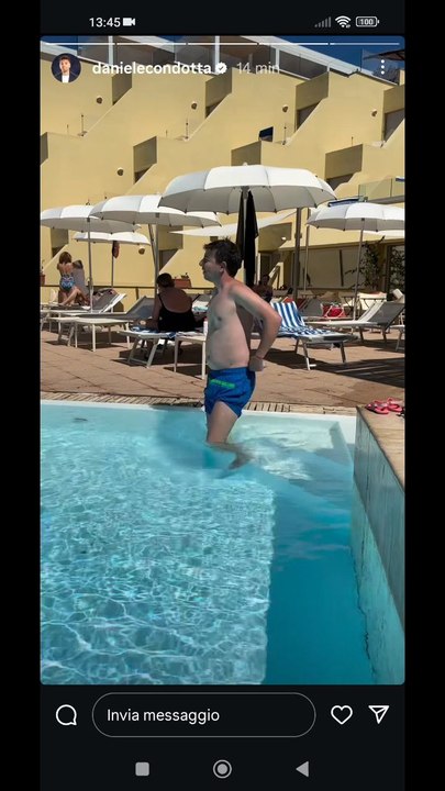danielecondotta vai fare il bagno in piscina ma non sai nuotare