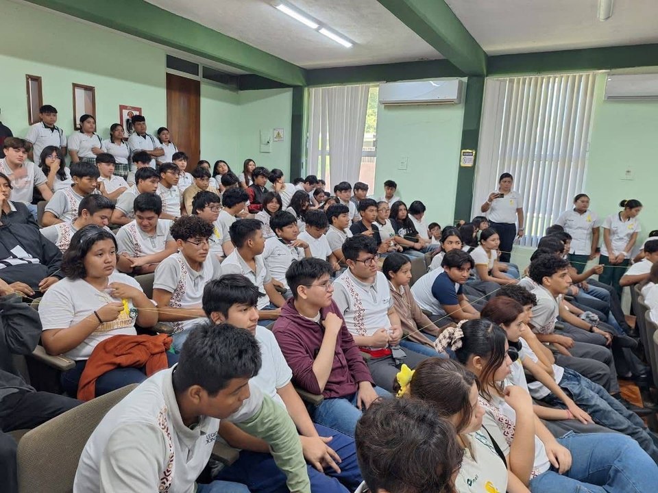 Jóvenes de preparatorias y universidades toman talleres de liderazgo en Yucatán