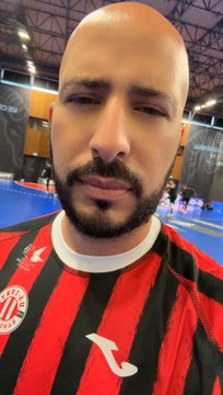 L’envers du décor quand je suis au micro IRL ! Allez les rouges et noirs ❤️🖤