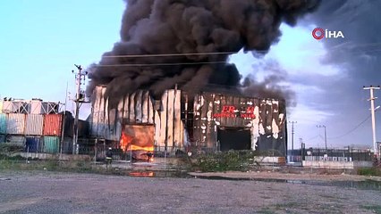 Kocaeli’de lojistik deposunda yangın: Alevler geceyi aydınlattı