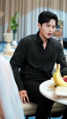 Cold CEO Is Indifferent to All Women, but When He Sees This Single Mom, He Can’t Resist Kissing Her! - Full Drama Movies