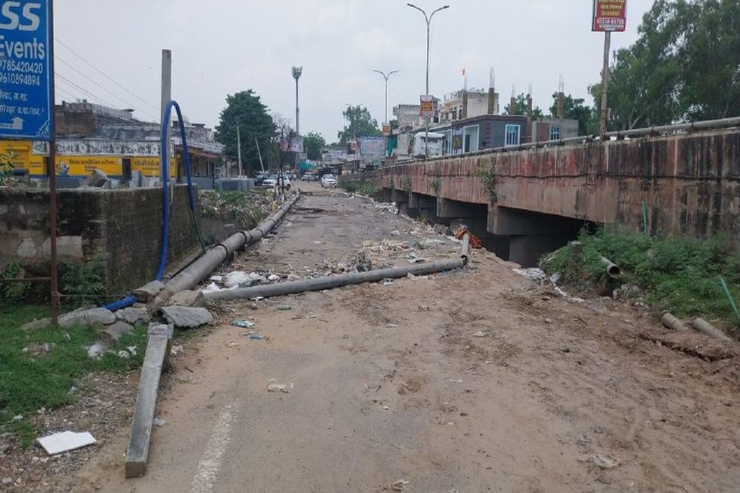 swm news: सवाईमाधोपुर से श्योपुर सड़क जगह-जगह से उखड़ी, हादसे का बना खतरा