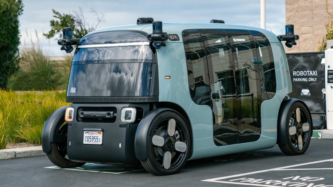 Fahrerlos durch Vegas: Zoox Robotaxi ohne Lenkrad und Pedale im Realbetrieb