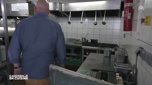 Cauchemar en cuisine : Philippe Etchebest découvre la cuisine du restaurant d’Amina