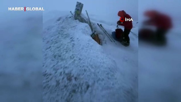 Ağrı Dağı’nda kar ve fırtına, dağcılara zorlu anlar yaşattı