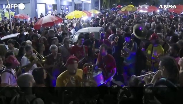 Brasile, Bolsonaro condannato a 27 anni e tre mesi: le reazioni in piazza