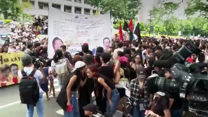 Les étudiants de l'Université des Philippines protestent contre les coupes budgétaires