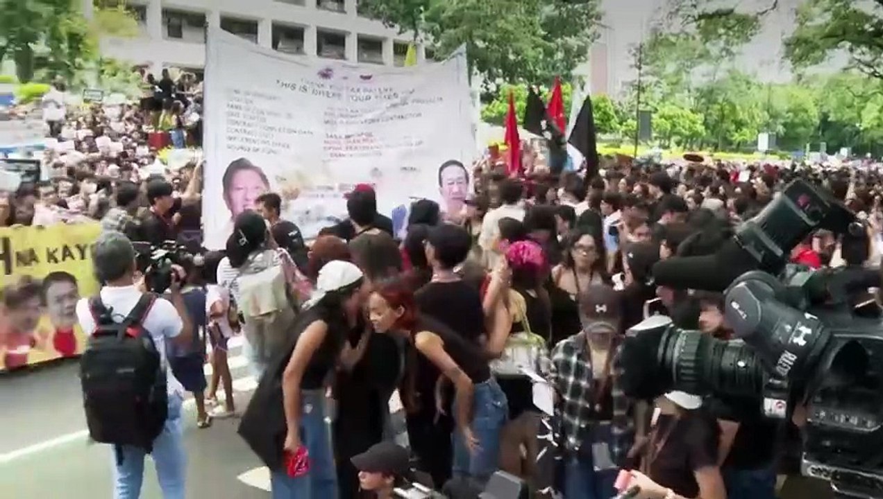 اعتراض دانشجویان فیلیپین؛ دو سناتور کنگره در ارتباط با پروژه‌های کنترل سیل به دریافت رشوه‌ متهم شدند