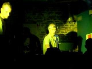 2Réactions V5 17-05-2008 11 Headhunterz - Intro