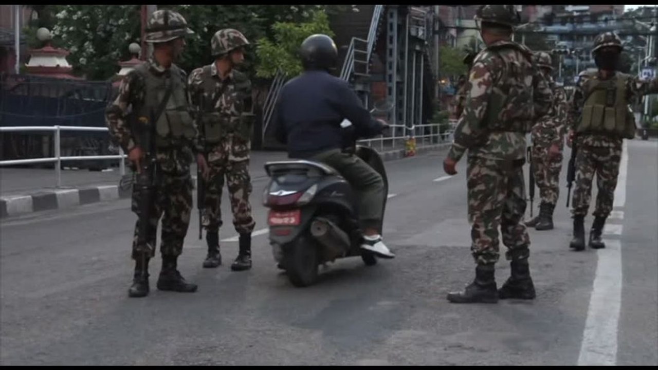 Nepal, soldati per le strade e coprifuoco dopo le violente proteste