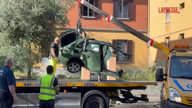 Bologna, 18enne morto durante inseguimento con la polizia: il luogo dello schianto
