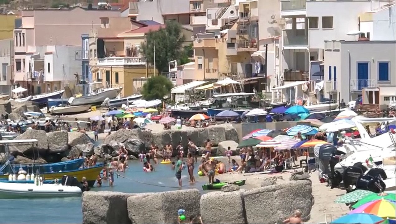 "Angeli del mare", sono i bagnini di Messina che salvano vite