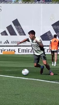 Arda Güler antrenmanda kaleye füze yolladı!