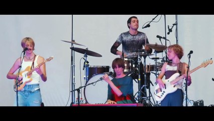 Parcels chante "Hideout" à Rock en Seine