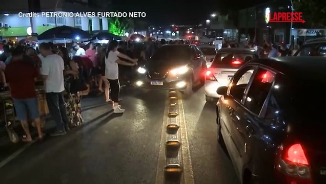 Brasile, Bolsonaro condannato a 27 anni di carcere: la festa in strada dei suoi oppositori