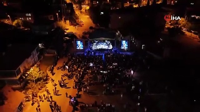 Sena Şener, 27. Çivril Elma Festivalinde unutulmaz bir gece yaşattı