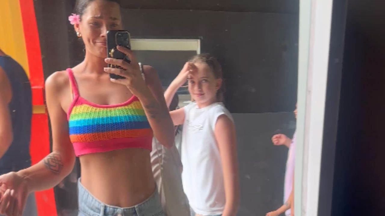 Mirror at Mirabilandia park makes girl’s legs look hilariously short