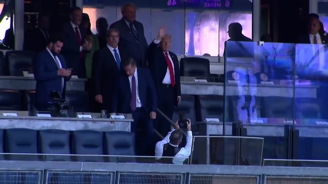 Trump Ignites Yankees Stadium: Wild Cheers and Boos Erupt Across the Crowd