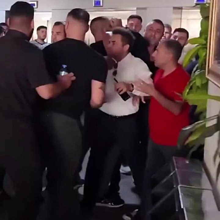 Aydın Büyükşehir Belediye Meclisi'nde CHP'li ve AKP'li üyeler arasında kavga