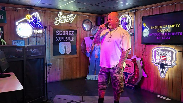 PEARL JAM - BLACK (PERFORMED LIVE AT SCOREZ)