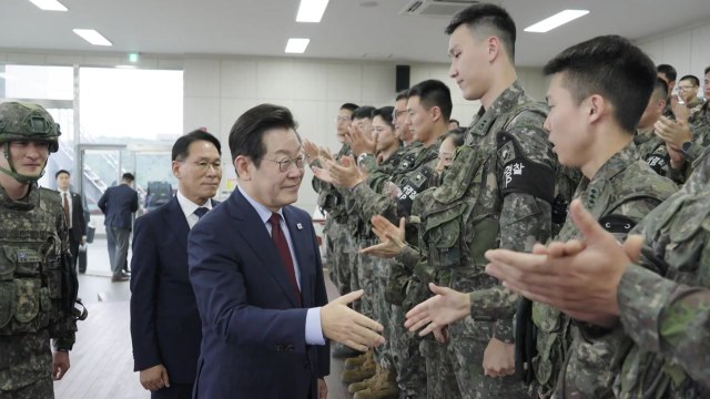 이 대통령, 최전방 부대 찾아 장병 건강도 중요 / YTN